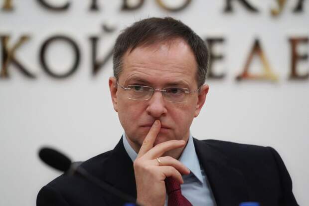 Мединский: вернувшихся в РФ жителей Курской области удерживали как заложников