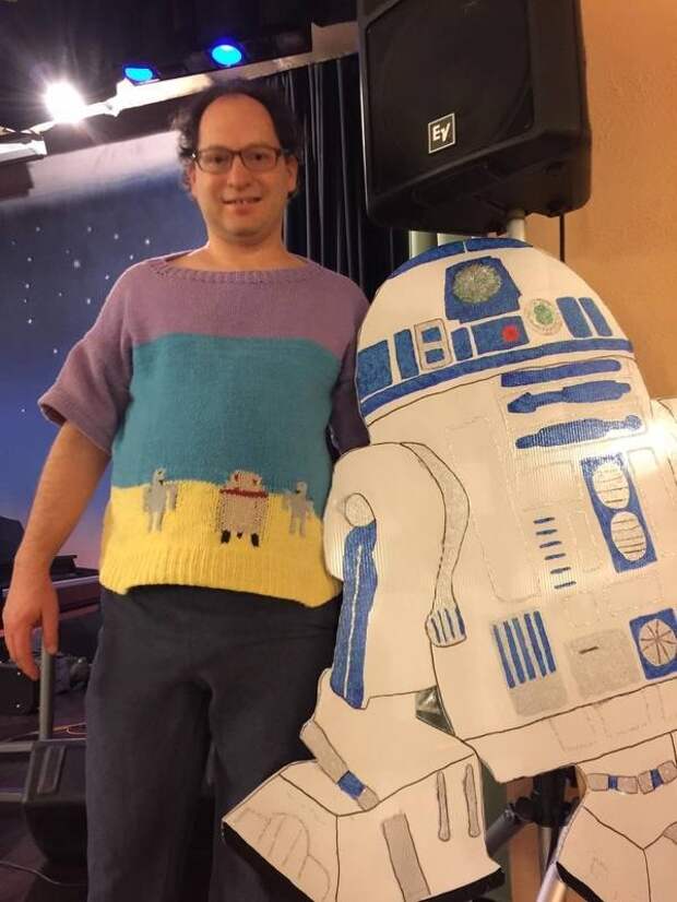 3. Свитер с R2-D2 интересное, пряжа, свитера, фото