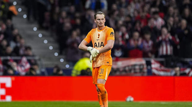 Вратаря «Тоттенхэма» заменили на 17-й минуте после трёх пропущенных мячей от «Атлетико»