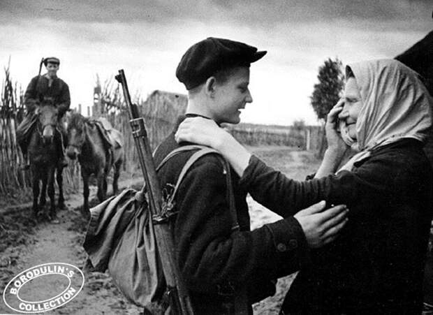 Провожала меня мать в партизаны. 1941. 