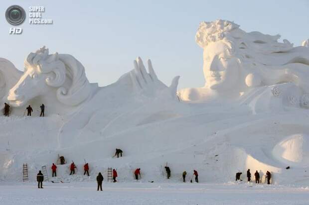 Невероятные снежные скульптуры (6 фото)
