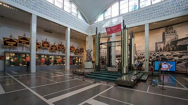Точная копия Знамени Победы в Центральном музее Вооружённых Сил (Москва, Россия)