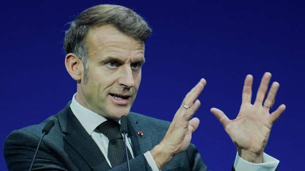 "Полный неудачник": в Сети жестко прошлись по авторитарным замашкам Макрона