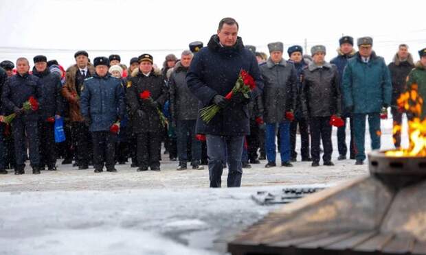 В Архангельске почтили память защитников Отечества у Вечного огня