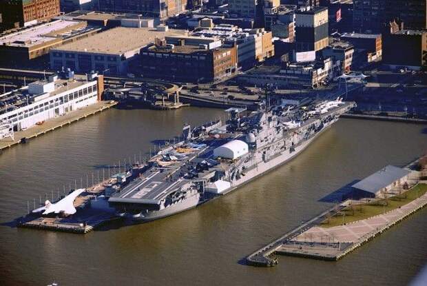 1024px-USS_Intrepid_aerial_view_docked_at_Manhattan.jpg 1024px-USS_Intrepid_aerial_view_docked_at_Manhattan.jpg