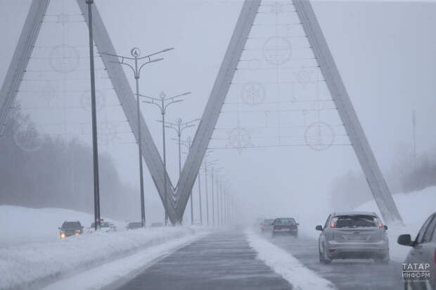 Автоэксперт Лыткин объяснил, почему водители попадают в снежные «ловушки»