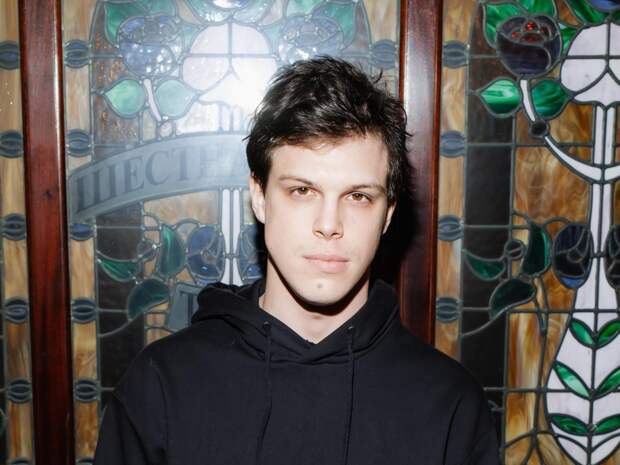 Бросил сокурсницу ради звезды «Папиных дочек», а ее променял на Гухман. Унаследовал ли Гриша Верник любвеобильность отца