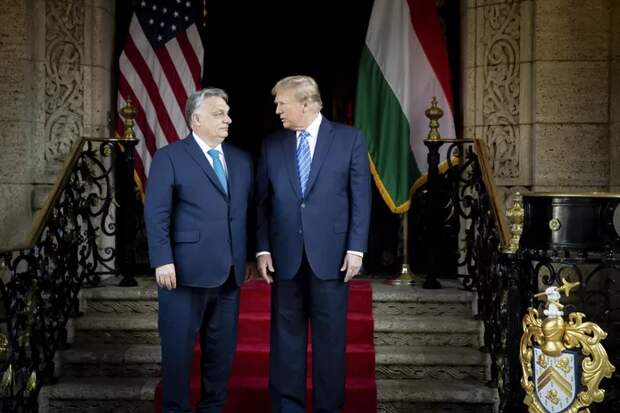 Трамп с Орбаном зажгли на курорте Трампа Мар-а-Лаго в Палм-Бич, Флорида. © АНП / Агентство по охране окружающей среды
