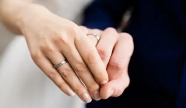 Лишние траты: Разорившаяся на свадьбе с молодым любовником звезда «Дома-2» отшила родителей