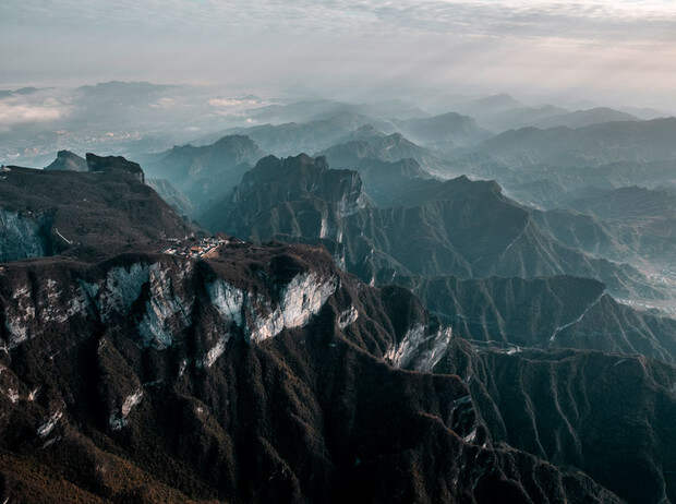 Фото №1 - 10 самых впечатляющих горных пейзажей мира