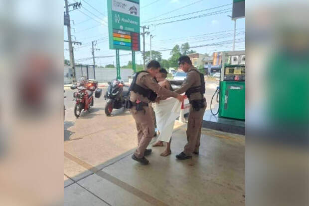 В Таиланде голый мотоциклист приехал на заправку и озадачил полицейских