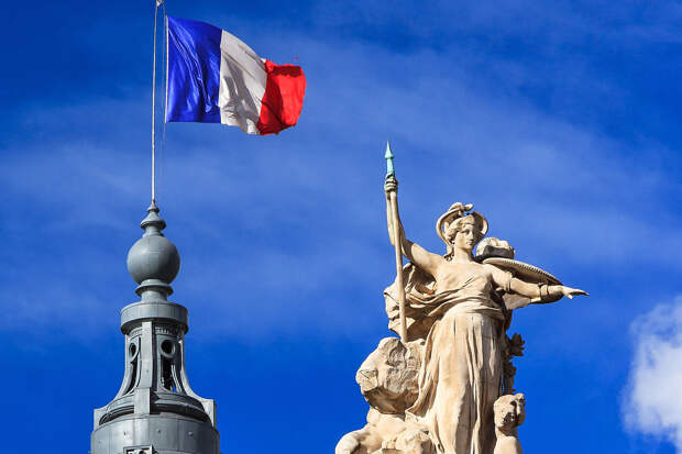 Международное агентство S&P снизило кредитный рейтинг Франции с уровня АА до АА-