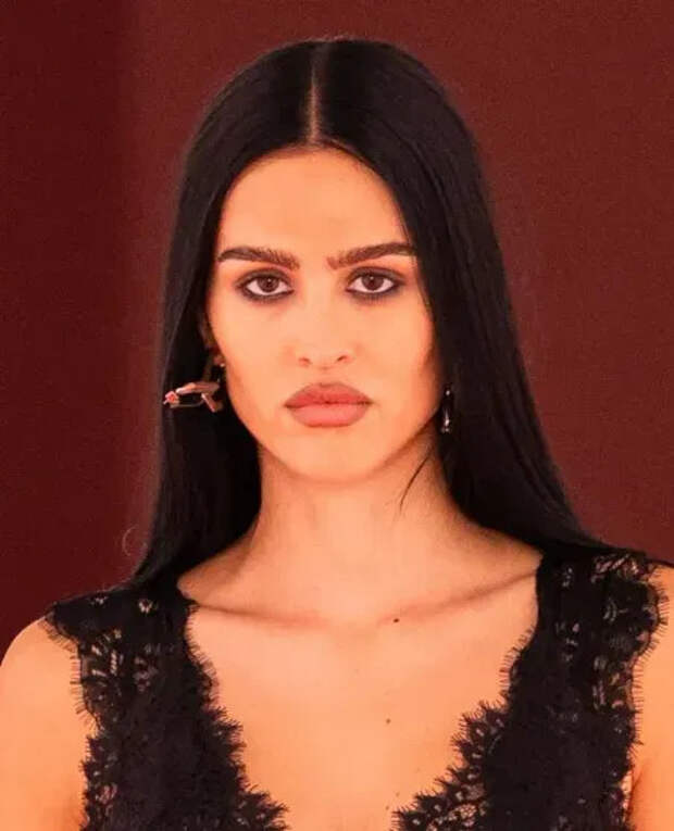 Амелия Грей на показе H&M осень-зима — 2025