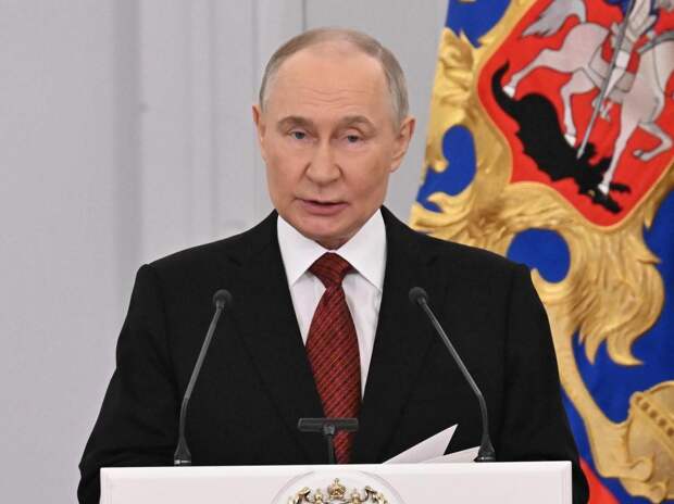 Путин выступил на ПМЭФ-2025: что он сказал о безработице, зарплатах и будущем РФ