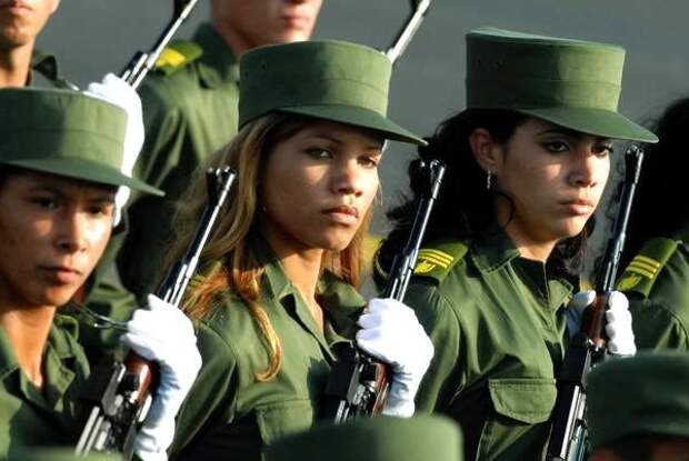 Кубинские военные. Женщины в кубинской армии. Кубинская Военная форма. Форма кубинской армии. Кубинки в военной форме.