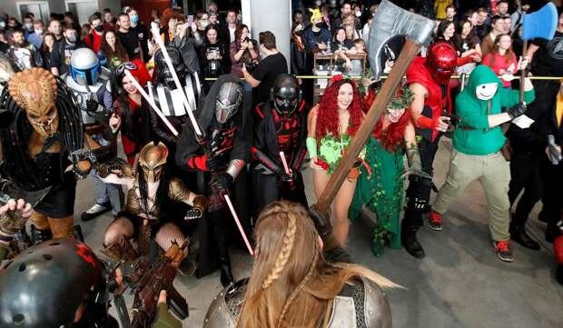Посетители фестиваля Comic Con 2021 в Праге