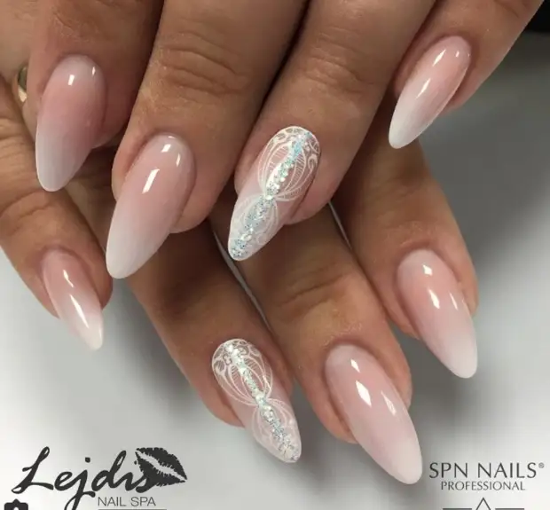 Нюдовый маникюр с узорами: 50+ идей, которые пользуются популярностью у женщин