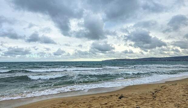 Без мороза, но с ветром: какой будет погода в Крыму на выходных