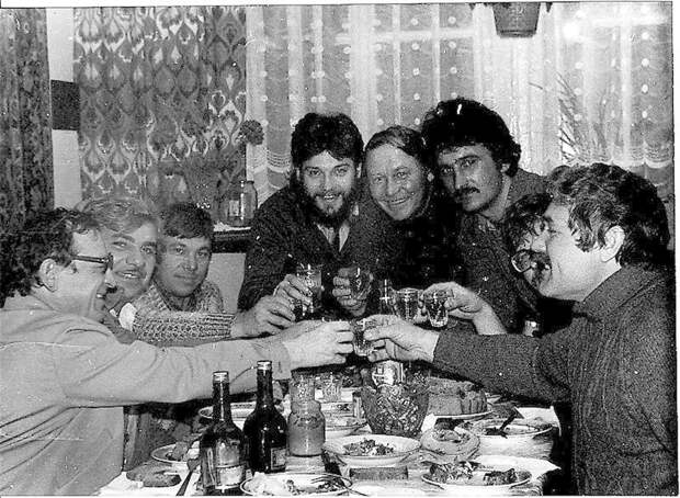 В перестройку во время сухого закона достать водку на праздник было за счастье. СССР, алкоголь, интересное, напитки, пиво, советский союз
