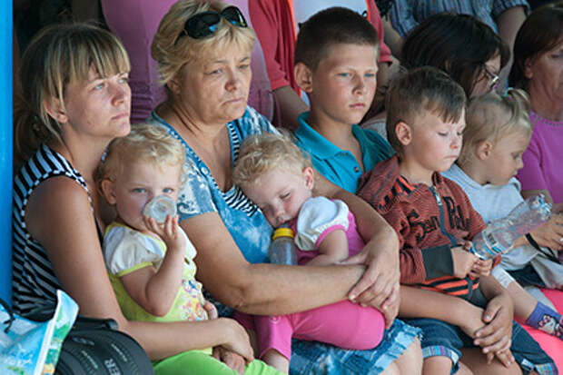 Ополченцы насчитали 825 тысяч беженцев из Донбасса Ополченцы насчитали 825 тысяч беженцев из Донбасса