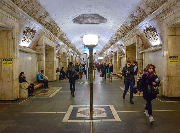 Самые красивые люстры московского метро (ФОТО)