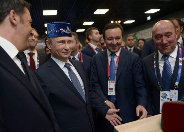 На миланской ярмарке мира Путин снова надел татарский головной убор Саммит, интересно, национальные костюмы, президент, путин, фото