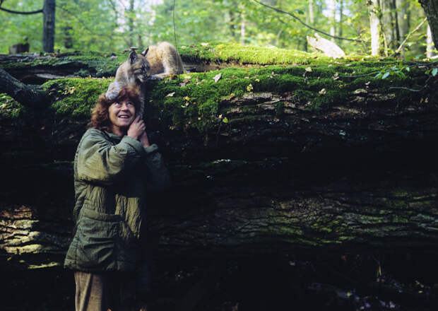 Симона с рысью Агатой, которая выращивалась для фильма Яна Валенчика. Фото: Лех Вильчек