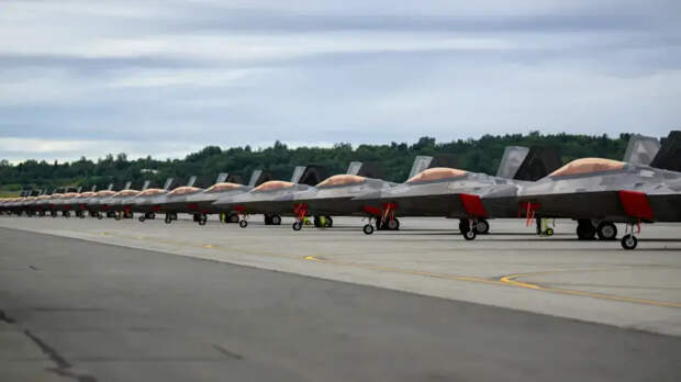 «Принуждают нас перейти на их сторону»: зачем США резко понадобилась Арктика