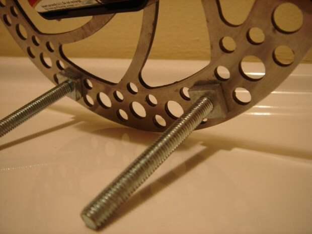 Делаем часы из тормозного диска мотоцикла