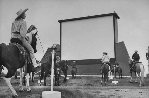 Конный кинотеатр, 1949 год