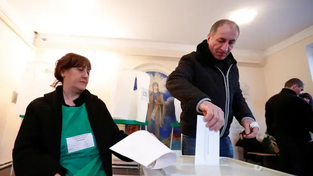 В Грузии открылись избирательные участки во втором туре президентских выборов