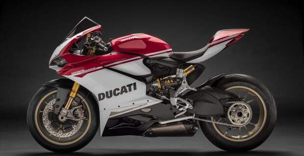 В Париж привезли юбилейный итальянский мотоцикл Ducati 1299 Panigale S Anniversario