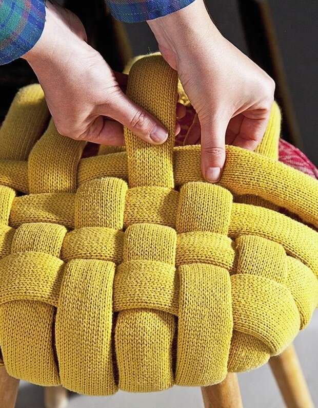 Необычные плетеные чехлы для табуреток своими руками