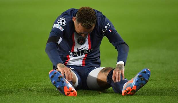 neymar sits on the pitch