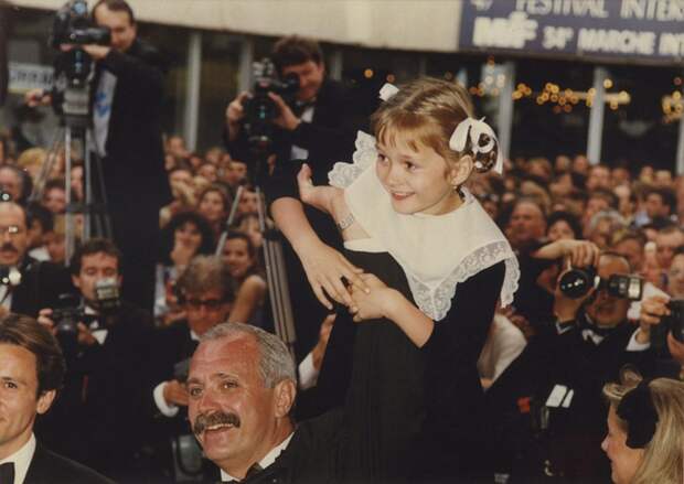 Никита Михалков с дочкой Надей на вручении "Оскара" в 1995 году. Фото: Личный архив Татьяны Михалковой 