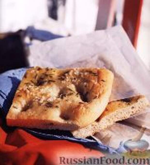 Фото к рецепту: Фокачча с розмарином и солью