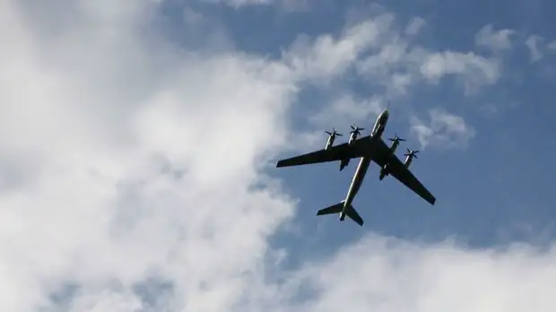 Два Ту-95МС провели полёт над Беринговым, Чукотским и Охотским морями