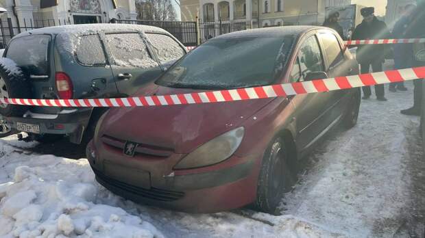Тело женщины с огнестрельным ранением обнаружили в автомобиле на парковке в Москве
