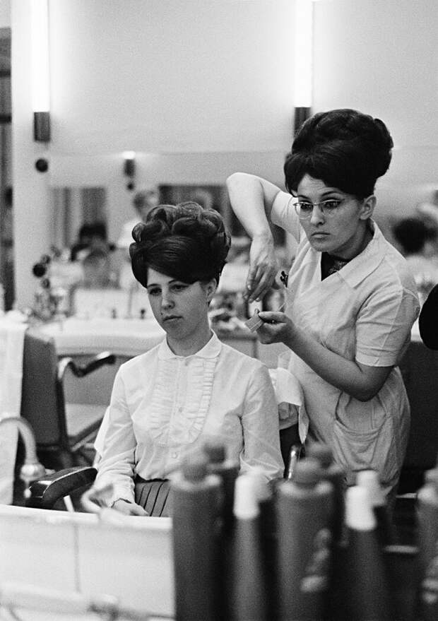 Как девушки ухаживали за собой в СССР: салоны красоты того времени