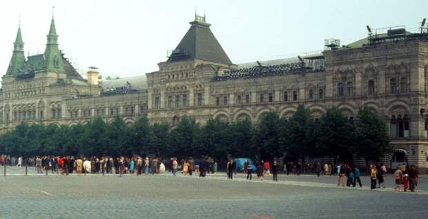Государственный универсальный магазин на Красной площади. СССР, Москва, 1977 год.