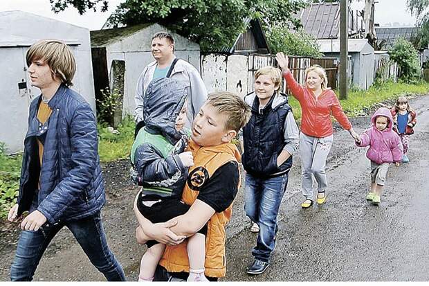Многодетная семья из Череповца приютила беженцев из Луганской области