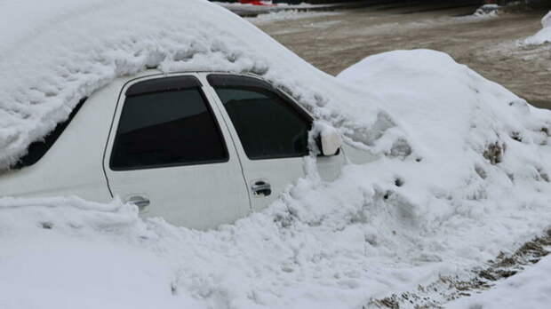 В Барнауле начнут признавать бесхозяйными автомобили, заваленные снегом