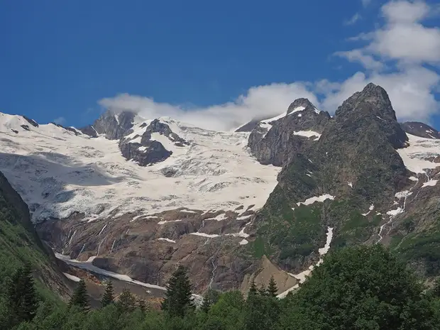 Горный Домбай: 5 маршрутов для новичков