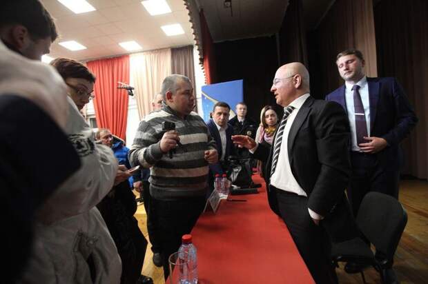 Встреча префекта ЮВАО Андрея Цыбина с жителями. Фото: uvao.mos.ru