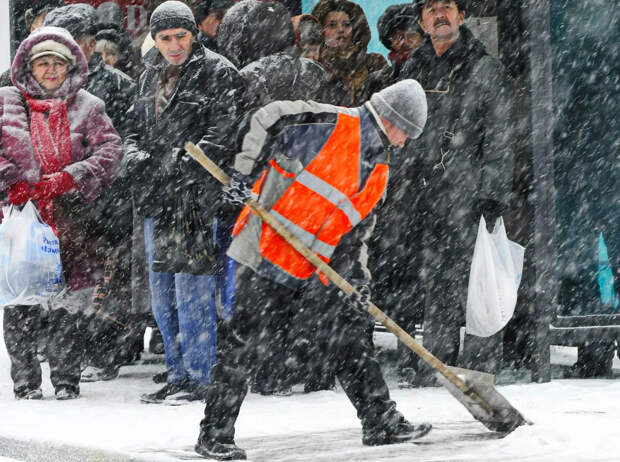 Зарплаты дворников в России резко выросли до 100 тысяч рублей