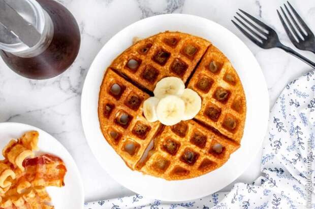 Банановые вафли. \ Фото: midgetmomma.com. Банановые вафли. \ Фото: midgetmomma.com.