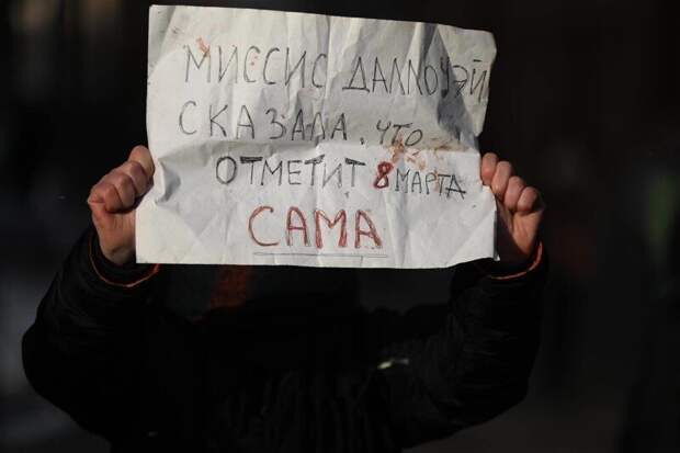 9. В Санкт-Петербурге феминистки вышли на приуроченное к 8 марта шествие