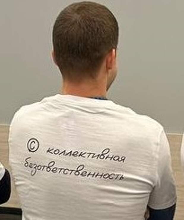 Юровский парк под крылом Воробьева: казнокрадство и девушки в красном Юровский парк под крылом Воробьева: казнокрадство и девушки в красном