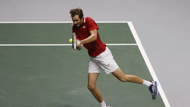 Медведев объяснил причины кровотечения из носа в матче со Штруффом