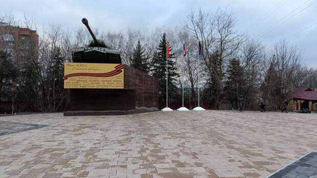 Аллея Победы в Макеевке на зелёном